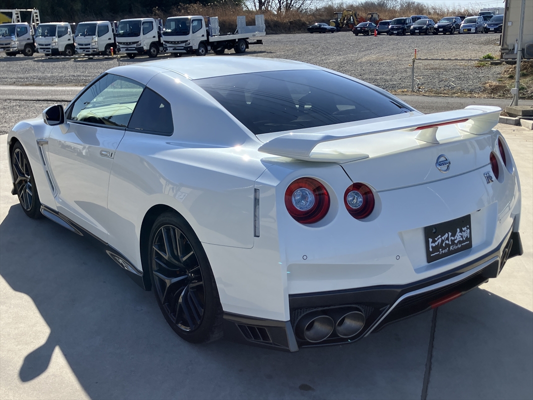 2101834] GT-R R35 | トラスト企画